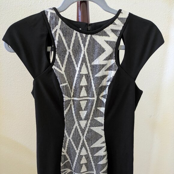 Ivy & Blu Maggy Boutique Black Dress with Geometric Panel Size 2 - Picture 1 of 10